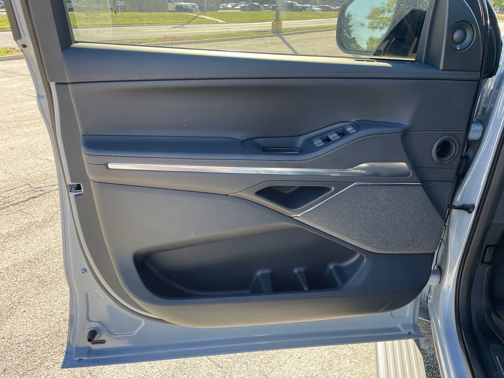 New 2025 Lincoln Navigator Reserve w/ Jet Appearance Package image 10