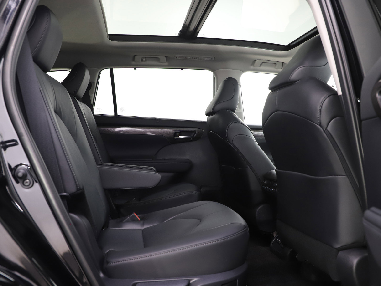 Used 2025 Toyota Highlander Platinum image 12