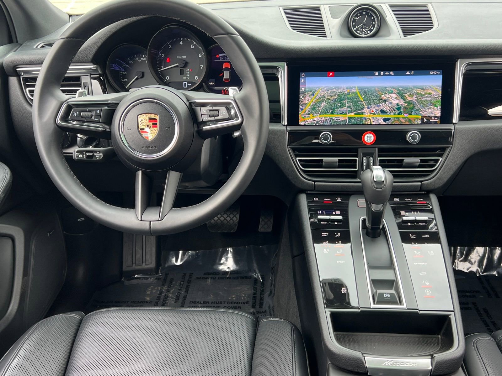 Certified 2025 Porsche Macan image 5