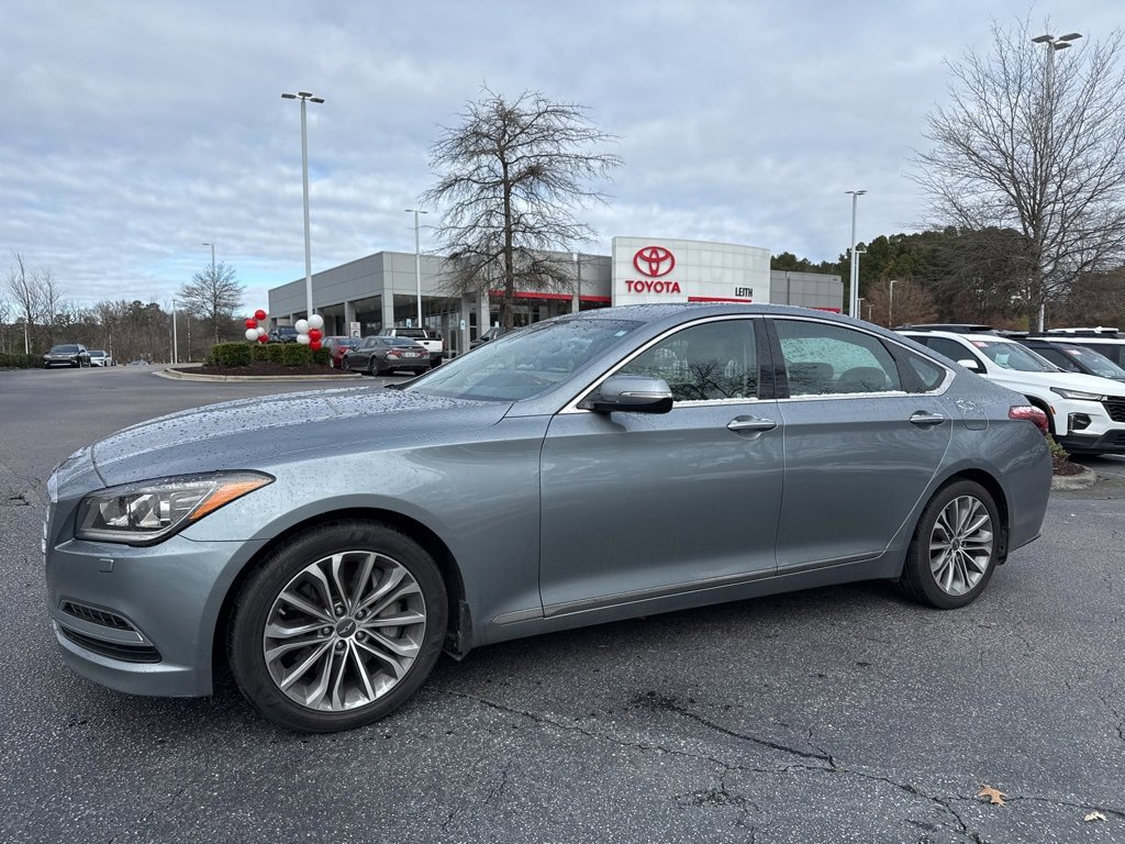 Used 2016 Hyundai Genesis 3.8 image 2