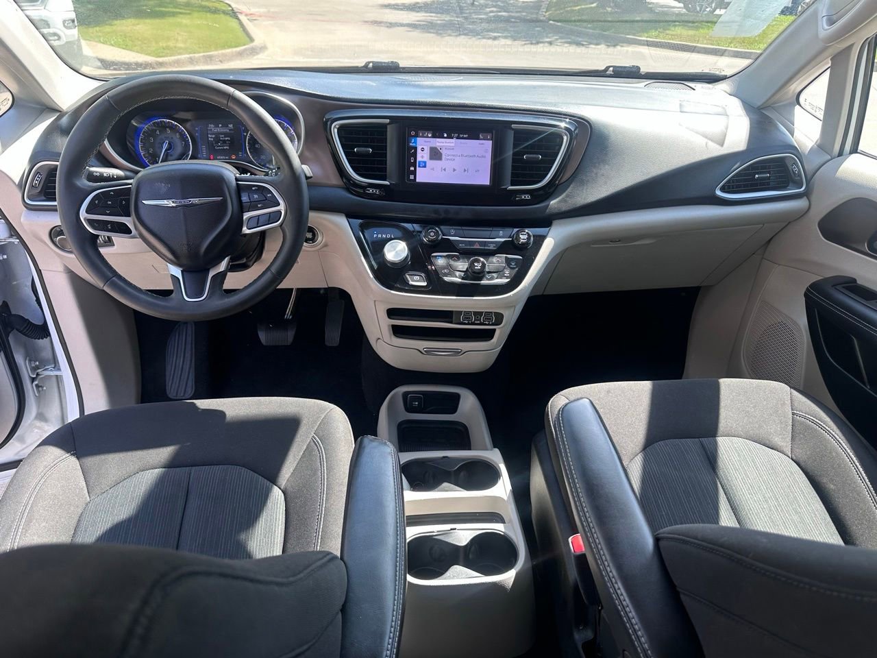 Used 2023 Chrysler Voyager LX FWD image 21