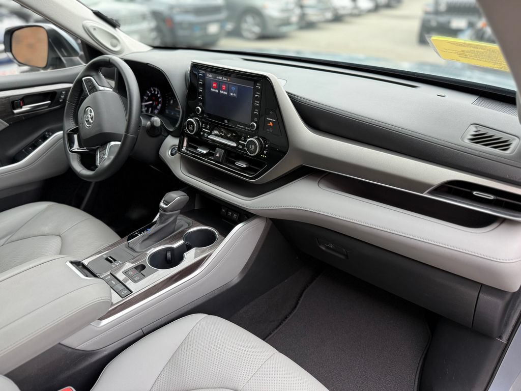 Used 2020 Toyota Highlander Limited FWD image 15