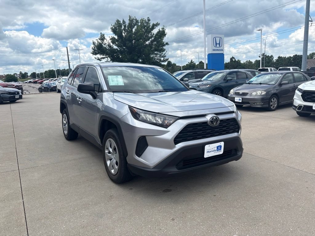 Used 2022 Toyota RAV4 LE w/ Carpet Mat Package (TMS) AWD/4WD image 3