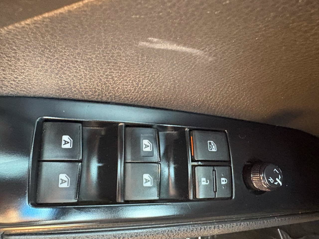 Used 2018 Toyota Camry SE w/ Moonroof Package FWD image 41