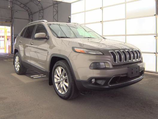 Used 2016 Jeep Cherokee Limited w/ Trailer Tow Group AWD/4WD image 4