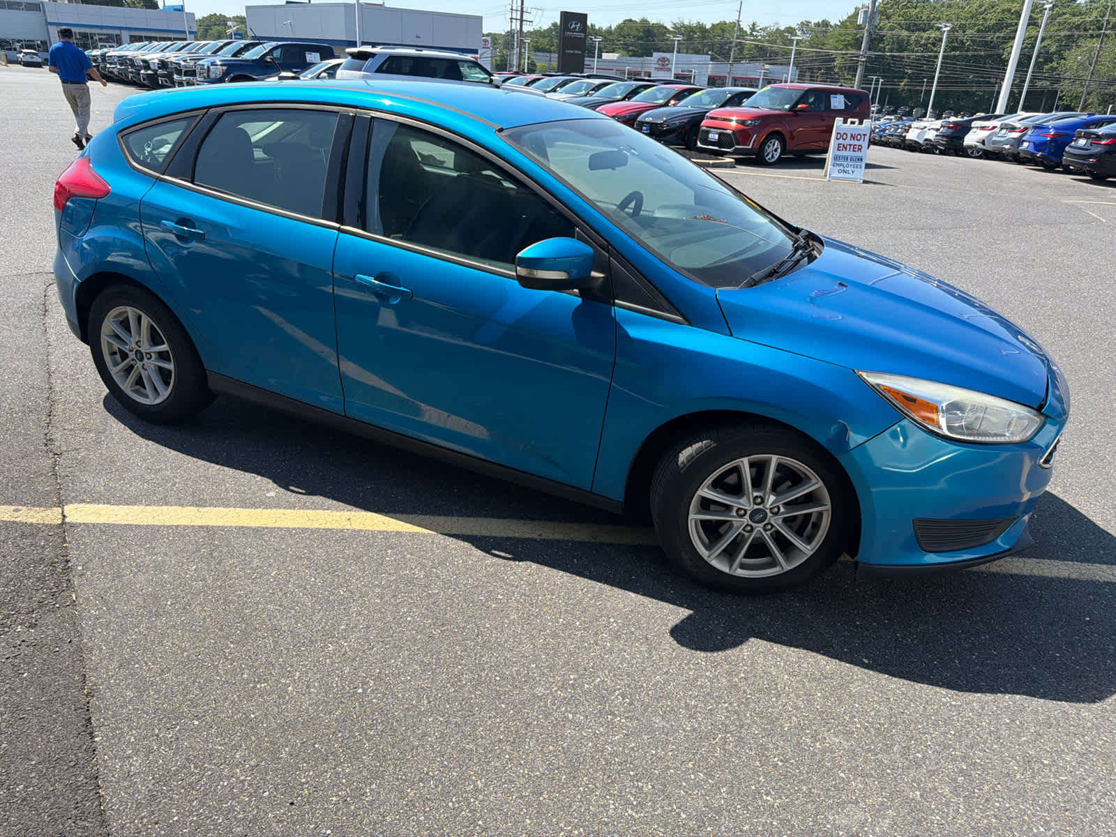 Used 2017 Ford Focus SE FWD image 2