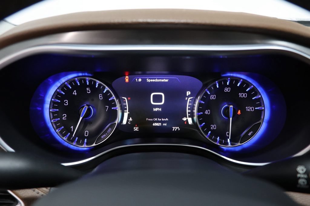 Used 2017 Chrysler Pacifica Limited w/ UConnect Theater Package FWD image 23