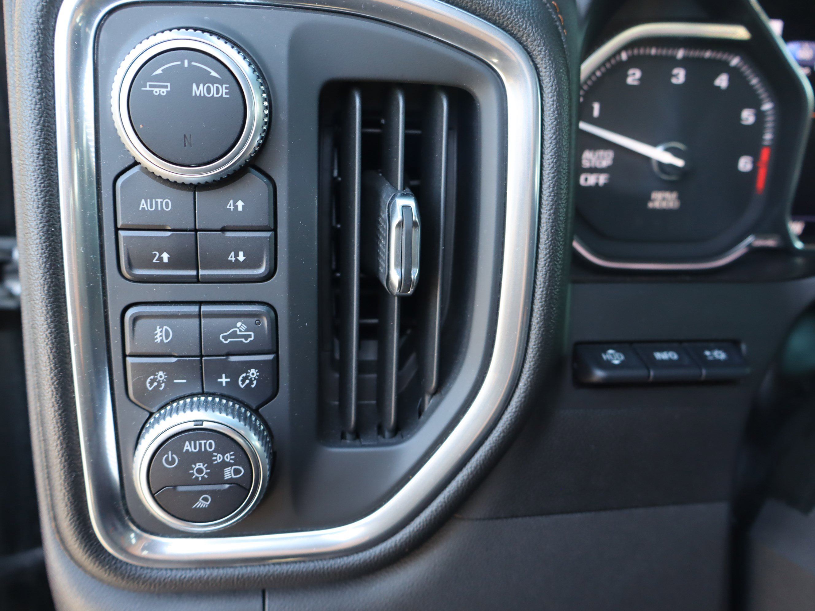 Used 2020 GMC Sierra 1500 AT4 w/ AT4 Premium Package AWD/4WD image 23