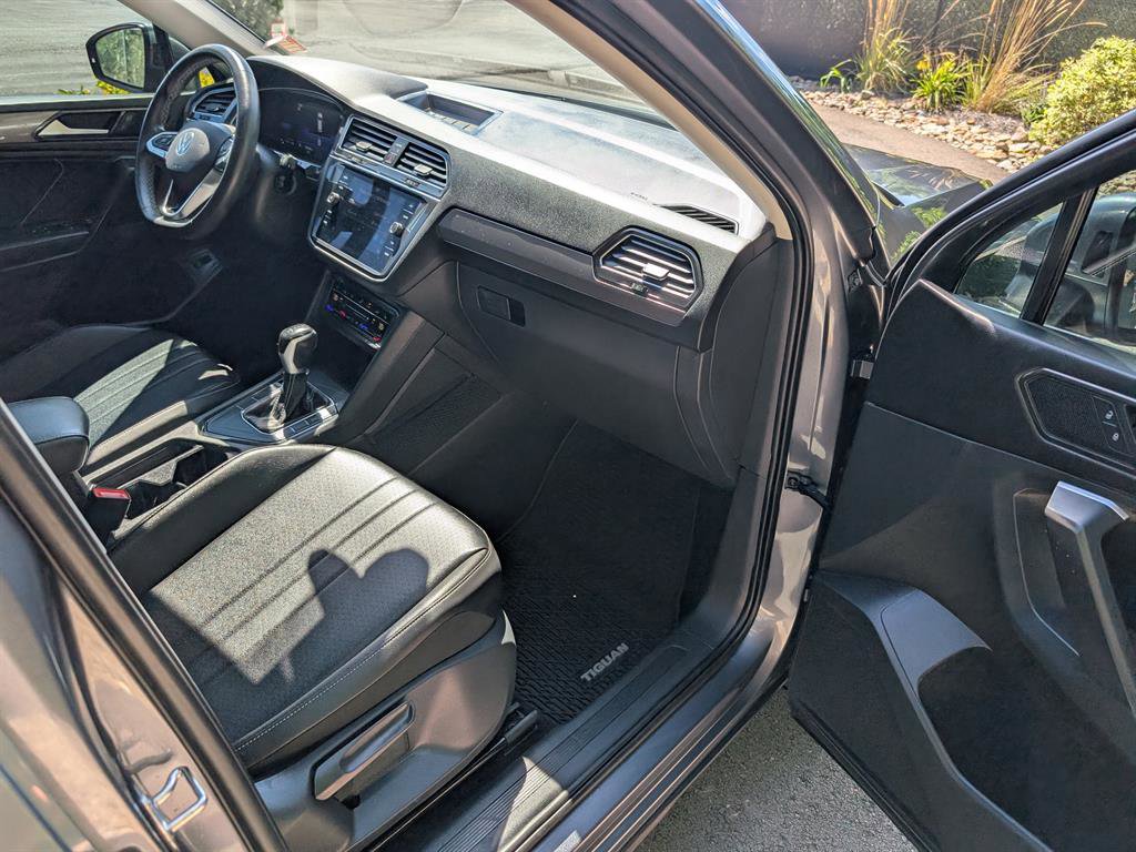 Used 2022 Volkswagen Tiguan SE image 11