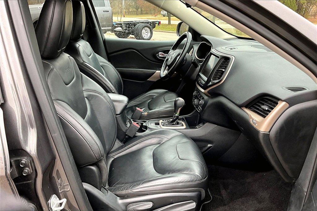 Used 2018 Jeep Cherokee Limited image 7