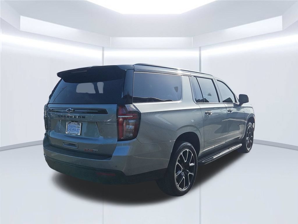 Used 2024 Chevrolet Suburban RST w/ Luxury Package AWD/4WD image 5