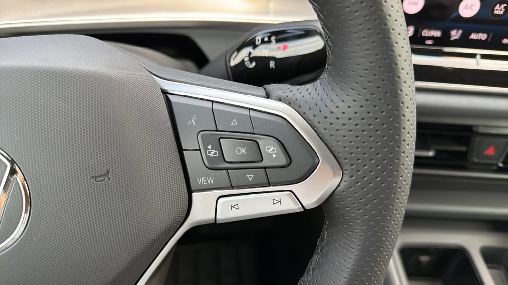 New 2026 Volkswagen Tiguan SE R-Line FWD image 22