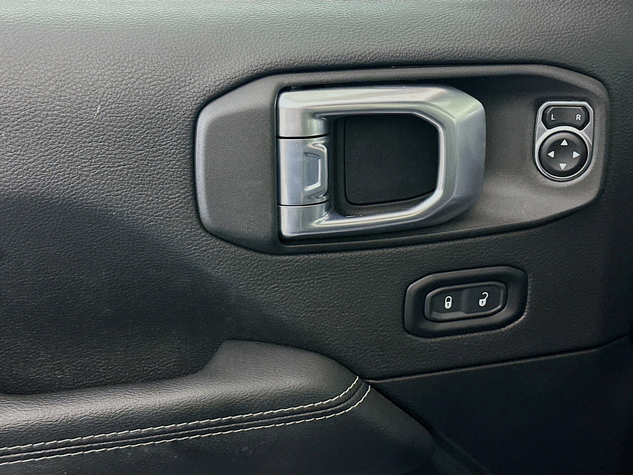 Used 2023 Jeep Wrangler Sahara w/ Cold Weather Group image 15