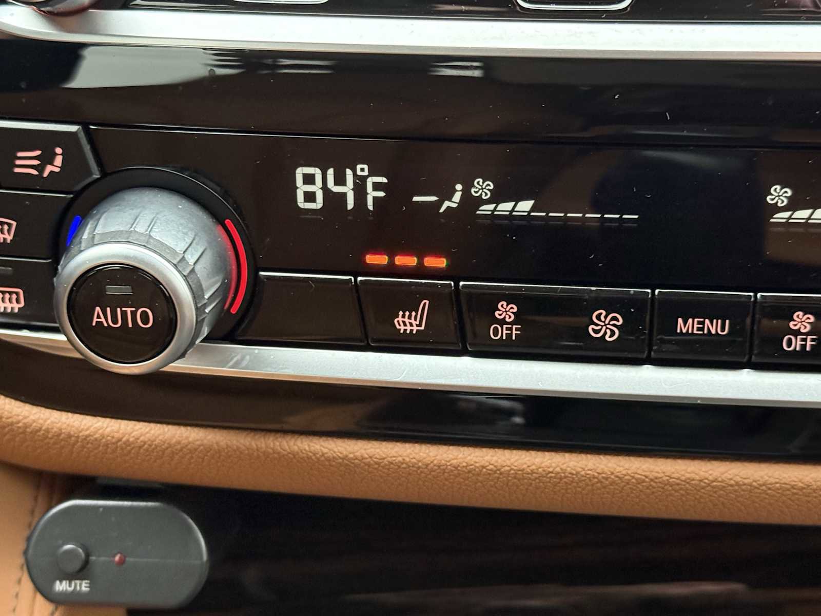 Used 2023 BMW 540i xDrive w/ M Sport Package image 36