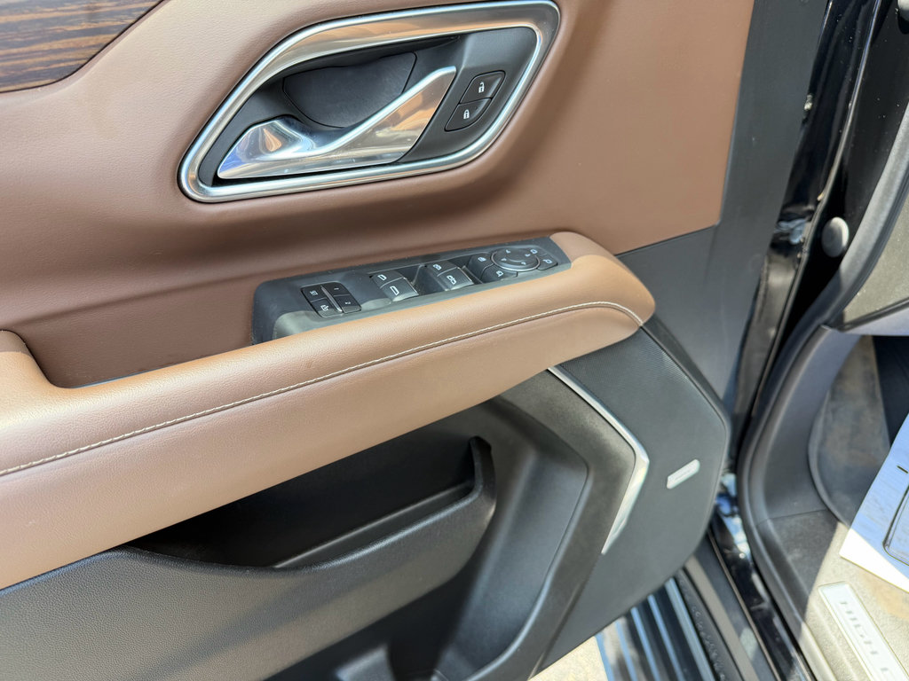 Used 2023 Chevrolet Suburban High Country AWD/4WD image 19