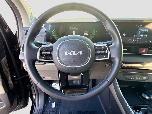 Used 2025 Kia Carnival EX FWD image 38