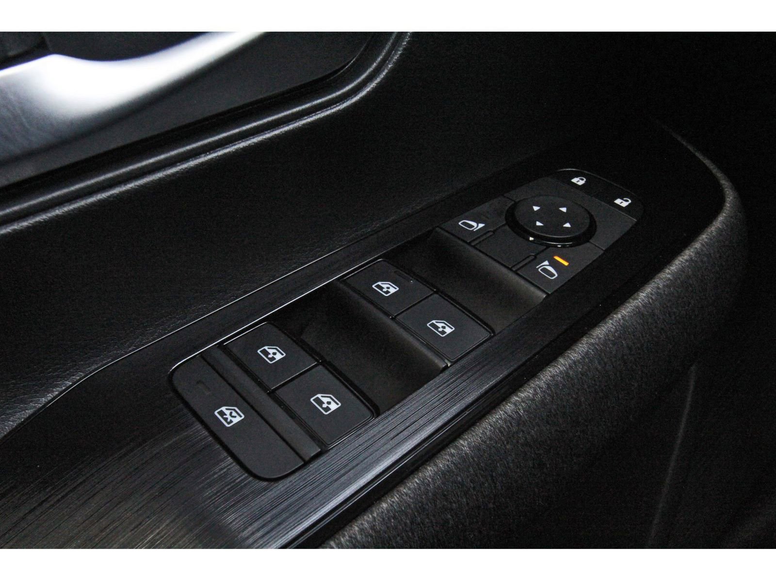 Certified 2025 Nissan Kicks SV image 22