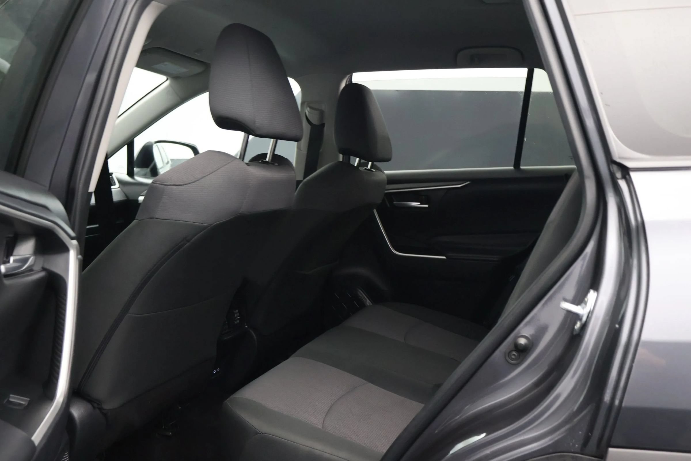 Used 2025 Toyota RAV4 XLE FWD image 12