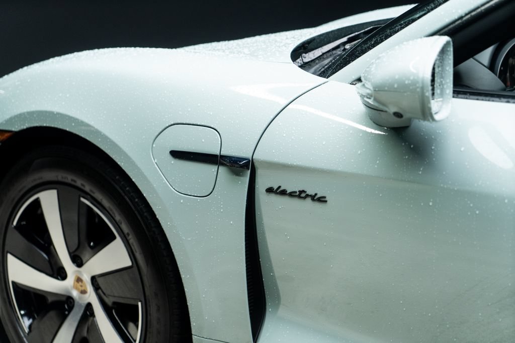 Used 2025 Porsche Taycan RWD image 18
