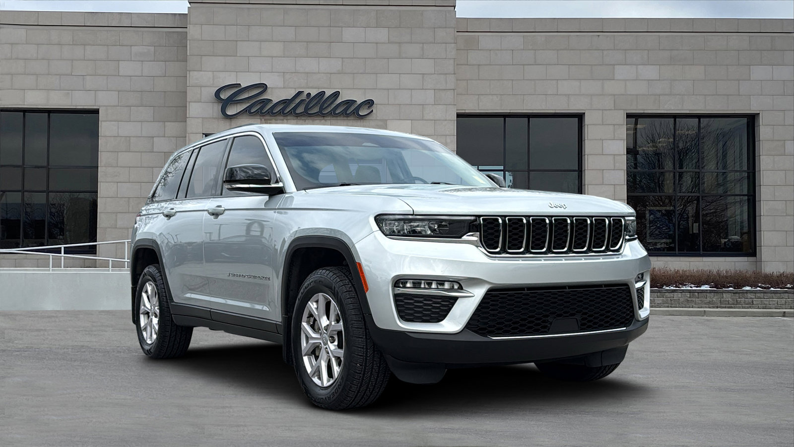 Used 2022 Jeep Grand Cherokee Limited image 1