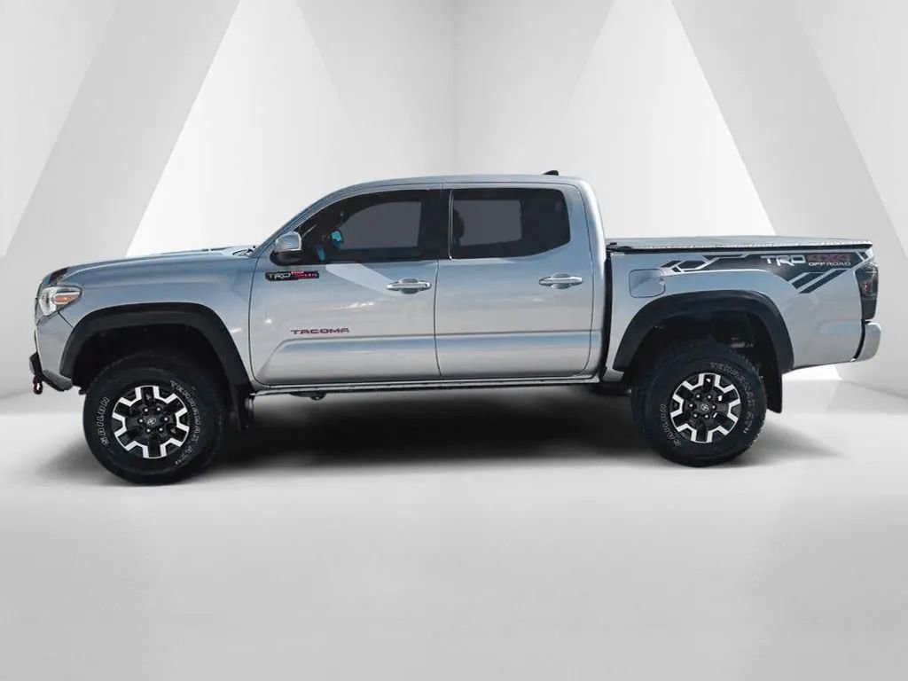 Used 2018 Toyota Tacoma TRD Off-Road w/ Technology Package image 4