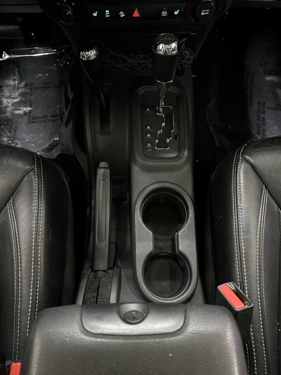 Used 2015 Jeep Wrangler Unlimited Sahara w/ Connectivity Group image 26