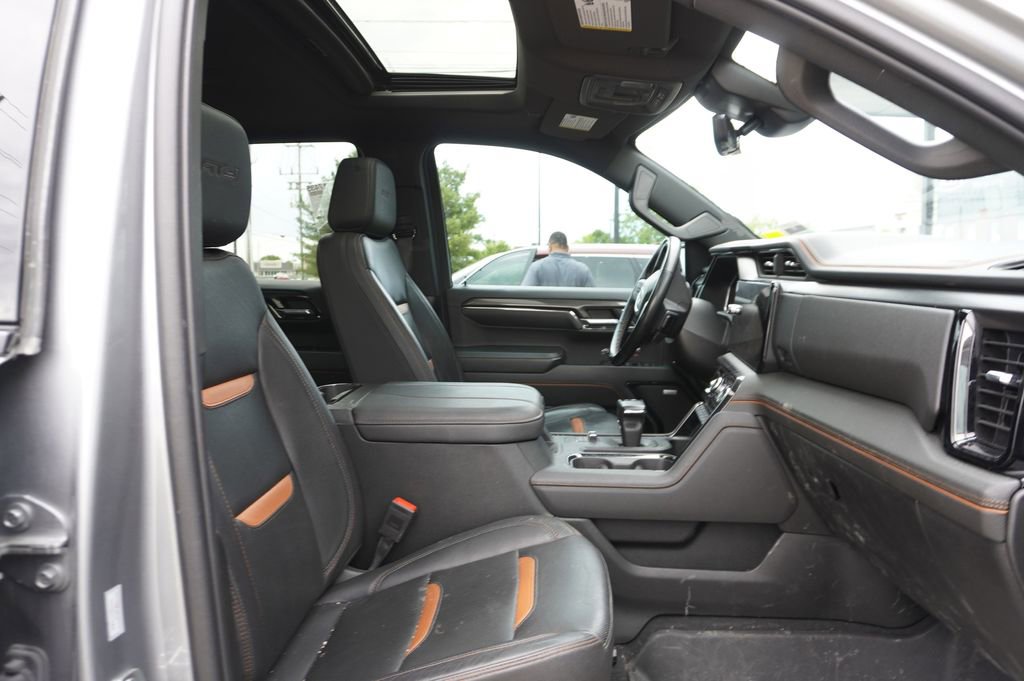 Used 2024 GMC Sierra 1500 AT4 w/ Technology Package AWD/4WD image 9
