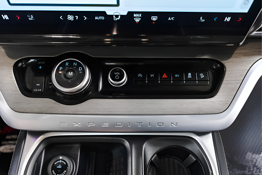 Used 2025 Ford Expedition Platinum AWD/4WD image 18