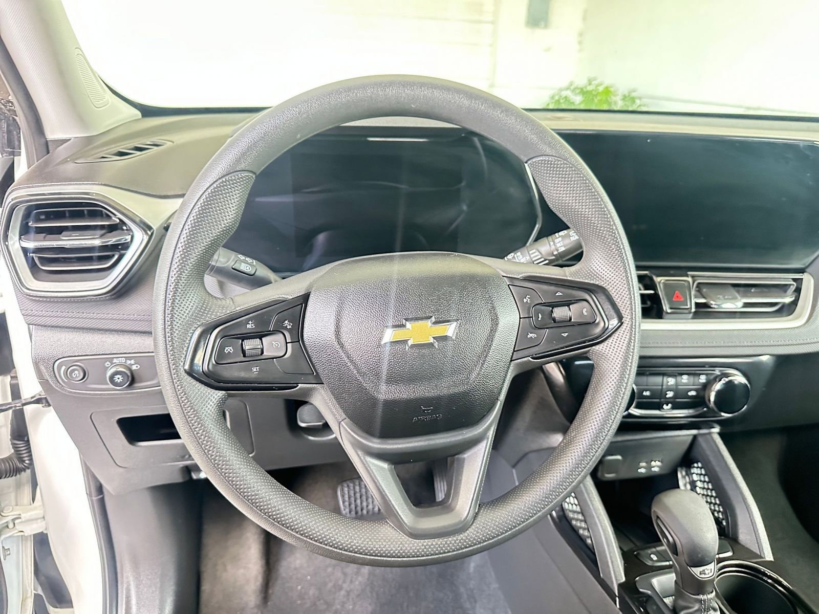 Used 2024 Chevrolet TrailBlazer LT w/ Driver Confidence Package image 28