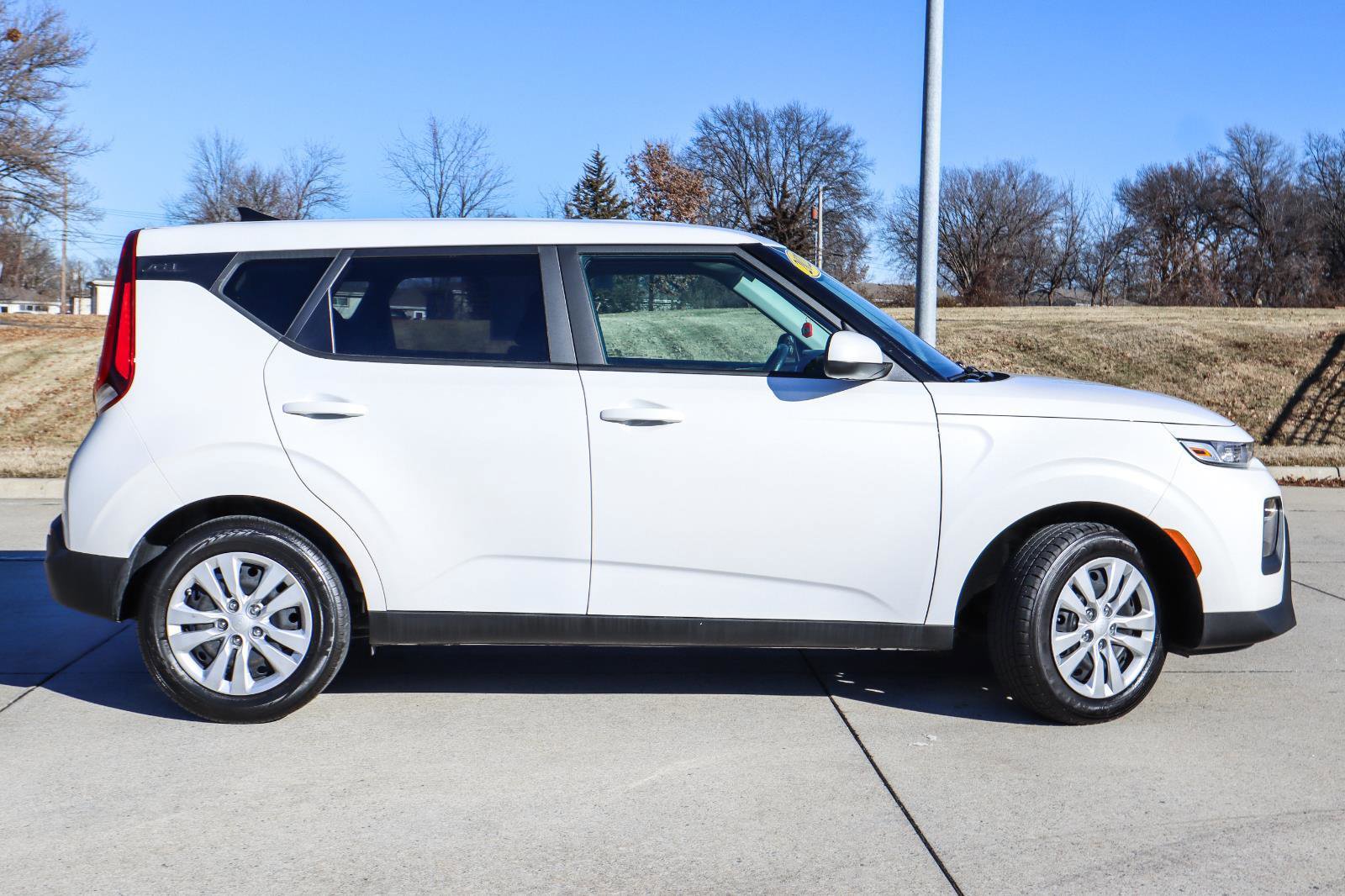 Used 2022 Kia Soul LX FWD image 5