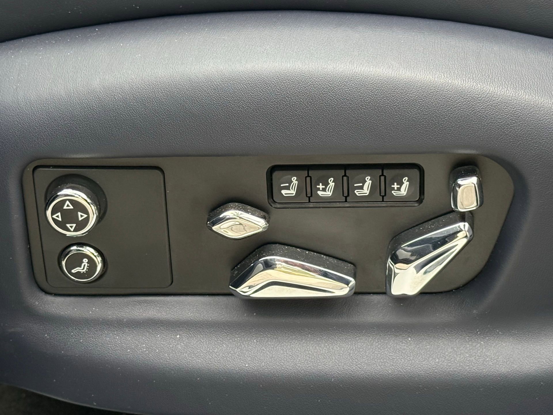 Used 2021 Bentley Flying Spur V8 image 39