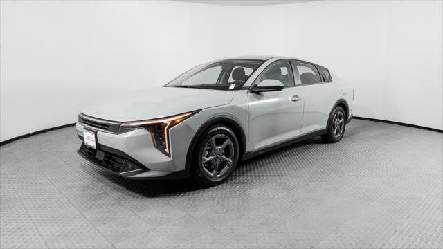 Used 2025 Kia K4 FWD image 2