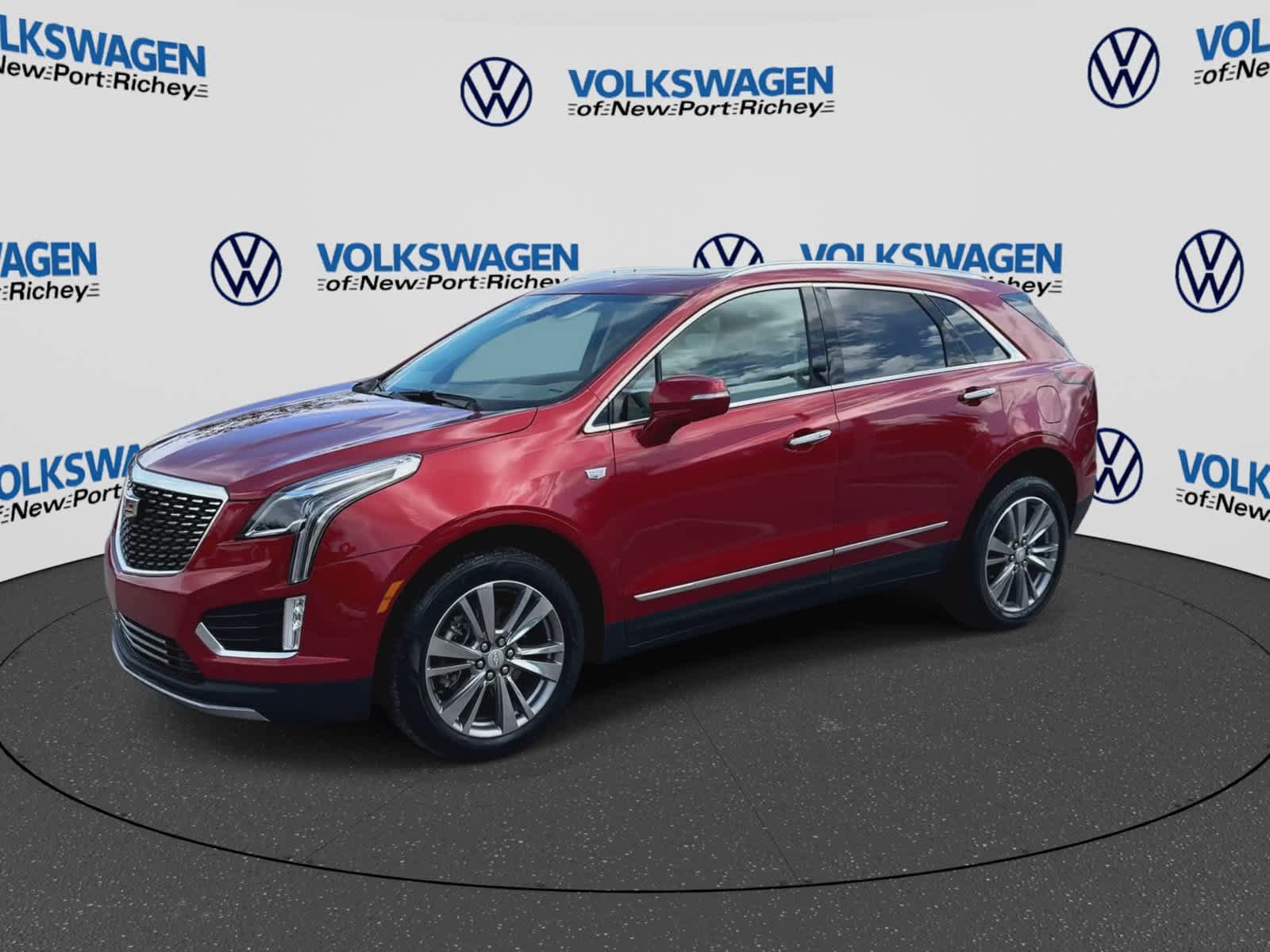 Used 2025 Cadillac XT5 Premium Luxury w/ LPO, Floor Liner Package AWD/4WD image 4