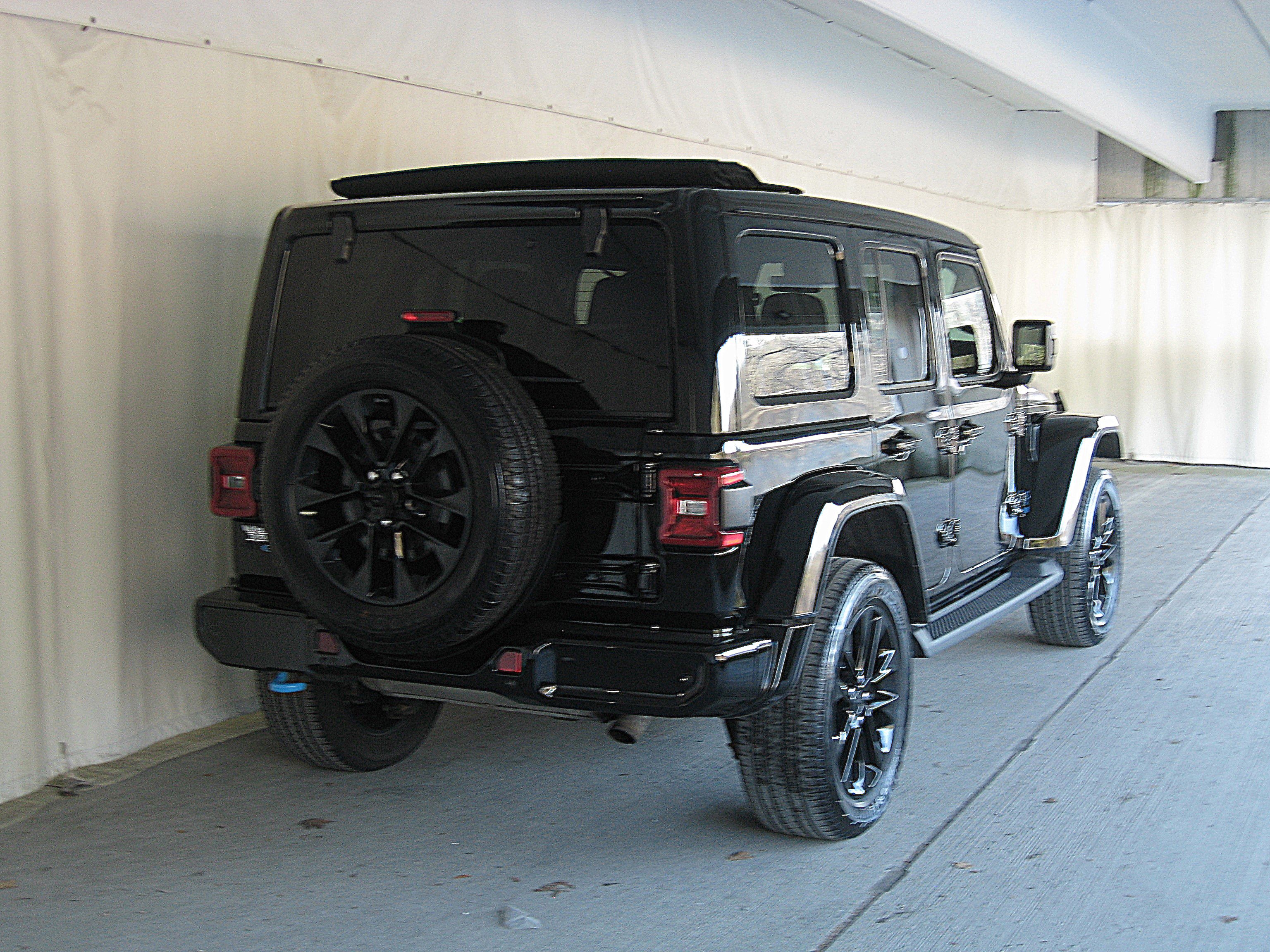 Used 2021 Jeep Wrangler Unlimited Sahara image 8