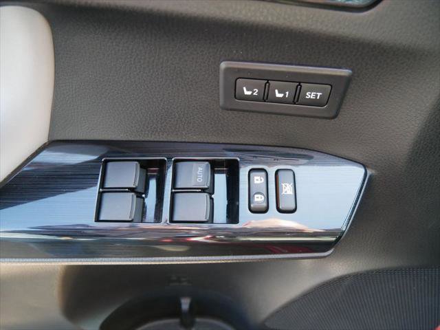 Certified 2018 Toyota RAV4 Limited w/ Advanced Technology Package image 16