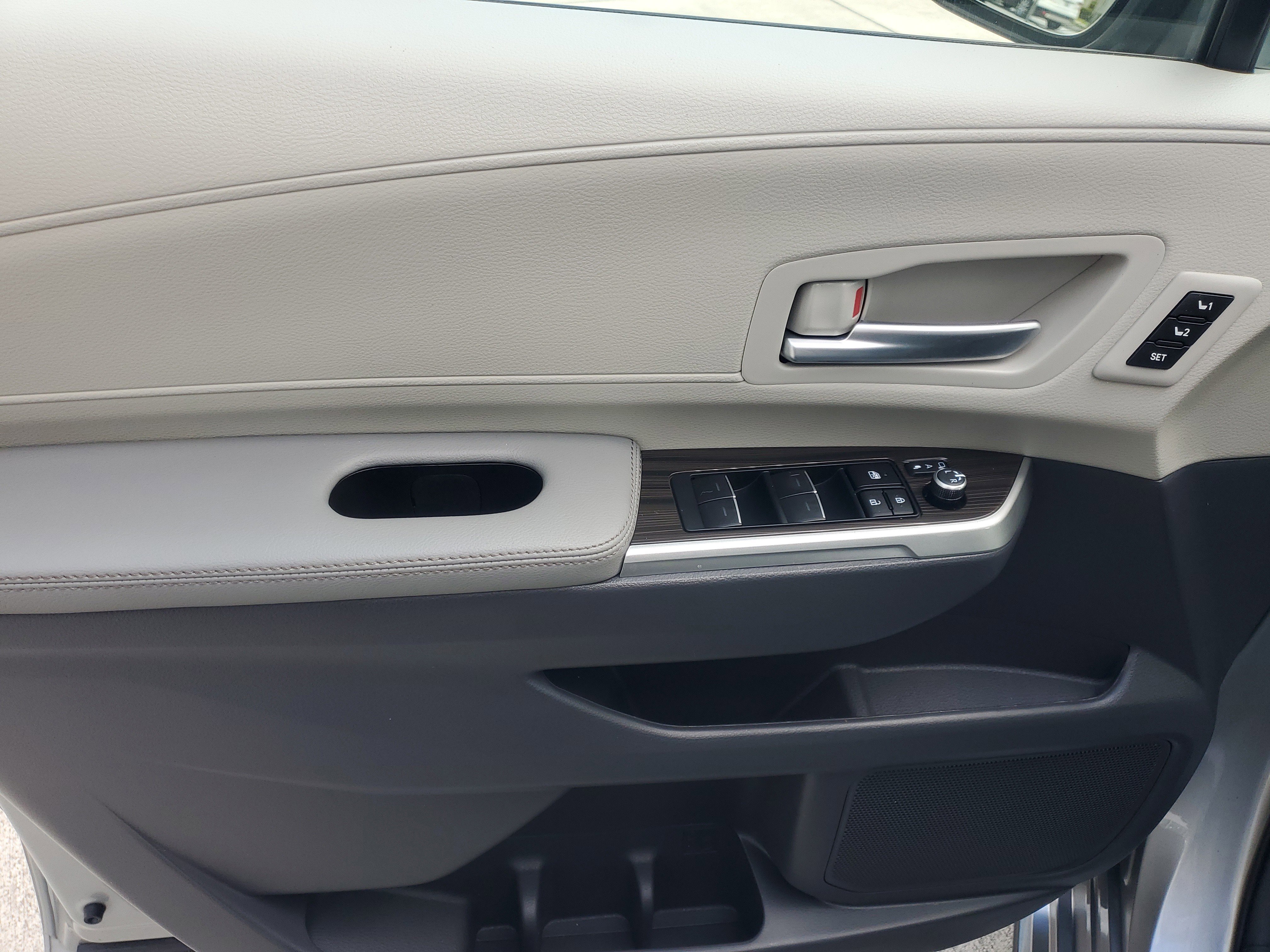 Certified 2024 Toyota Sienna Limited image 16