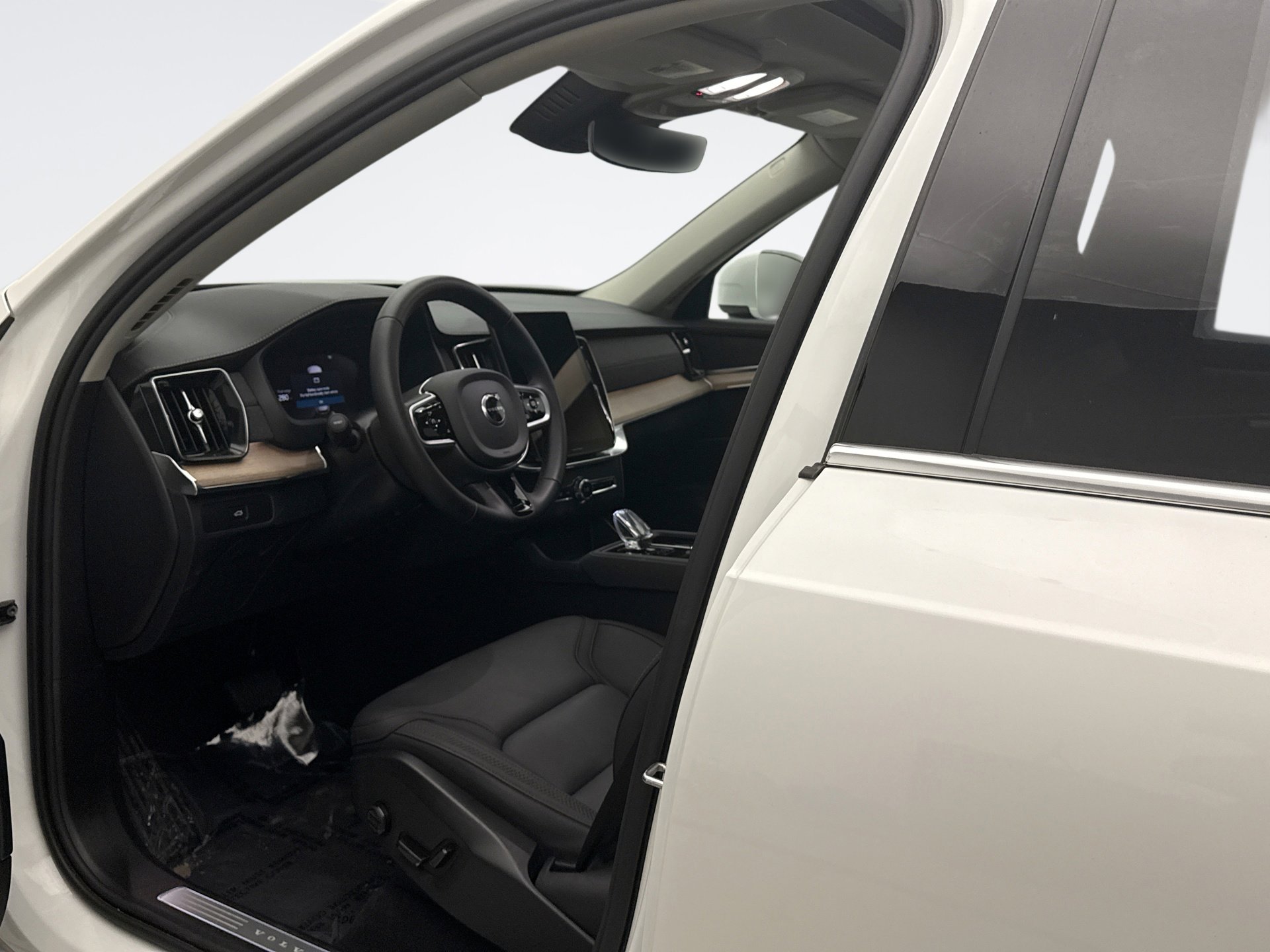 Used 2025 Volvo XC90 B6 Plus image 10