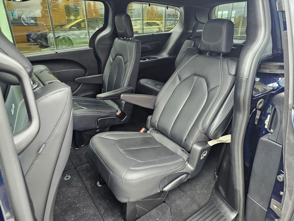 Used 2020 Chrysler Pacifica Touring-L Plus w/ Advanced Safetytec Group image 17