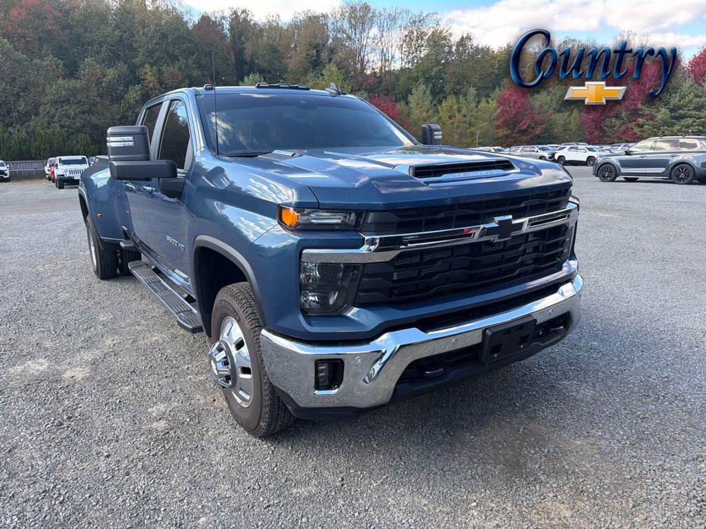 Used 2026 Chevrolet Silverado 3500 LT w/ Safety Package AWD/4WD image 1