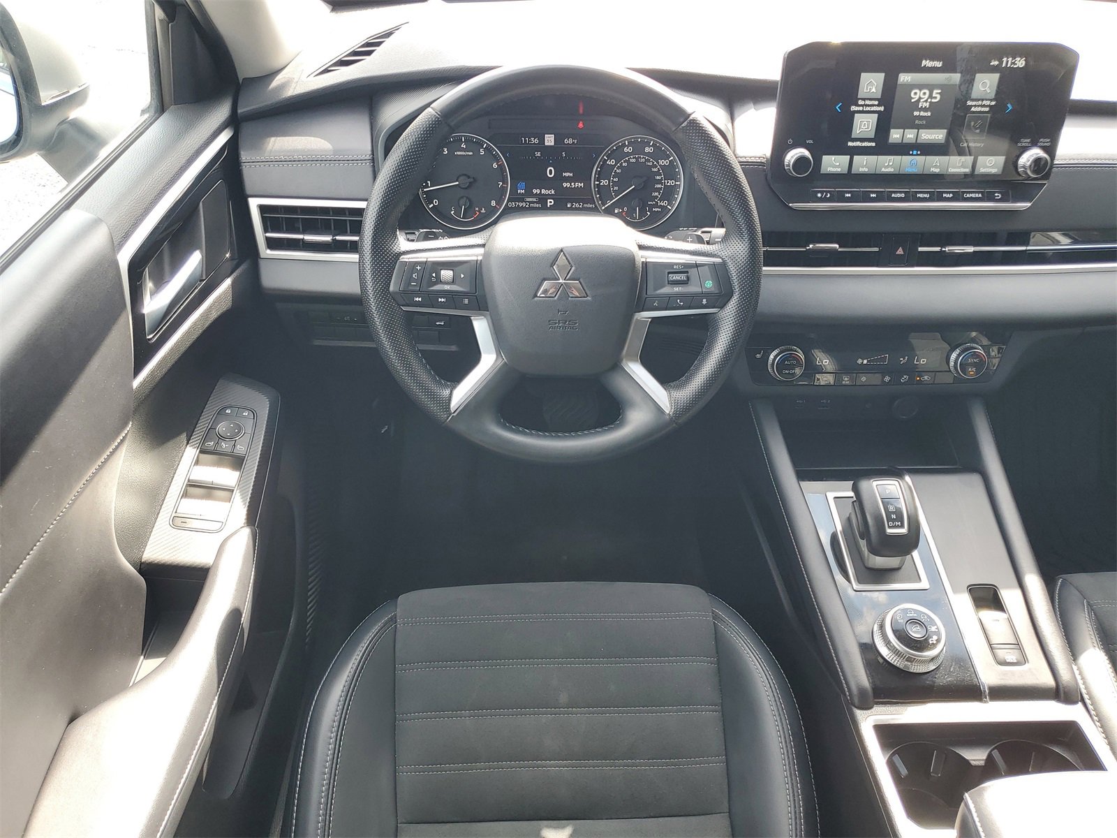 Used 2024 Mitsubishi Outlander SE image 26