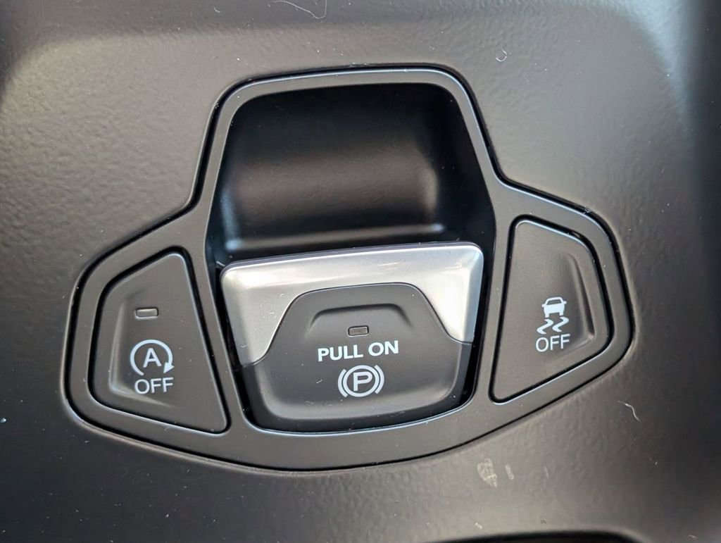 Used 2023 Jeep Renegade Limited image 35