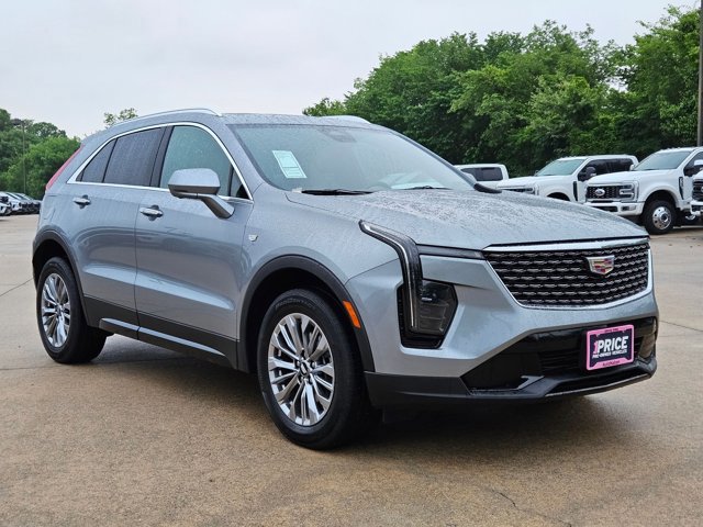 Used 2025 Cadillac XT4 Premium Luxury FWD image 3