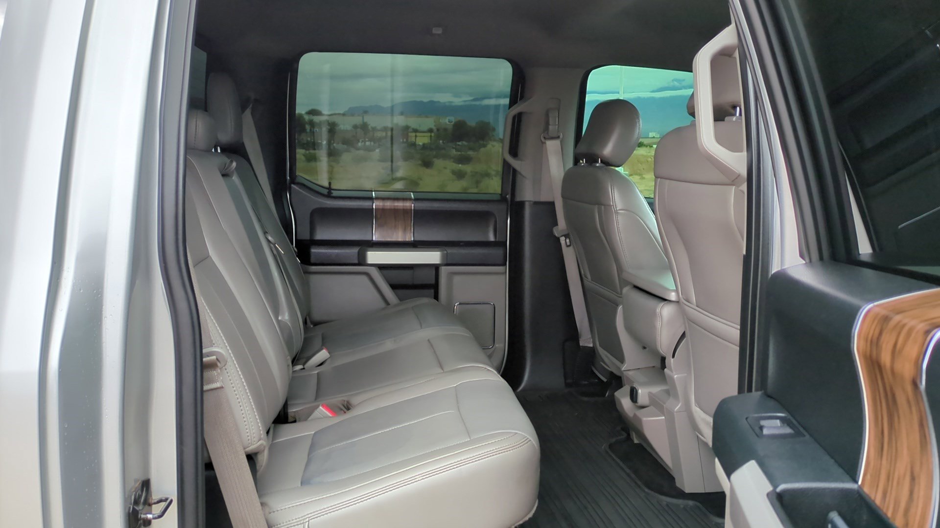 Used 2019 Ford F150 Lariat w/ Max Trailer Tow Package image 31