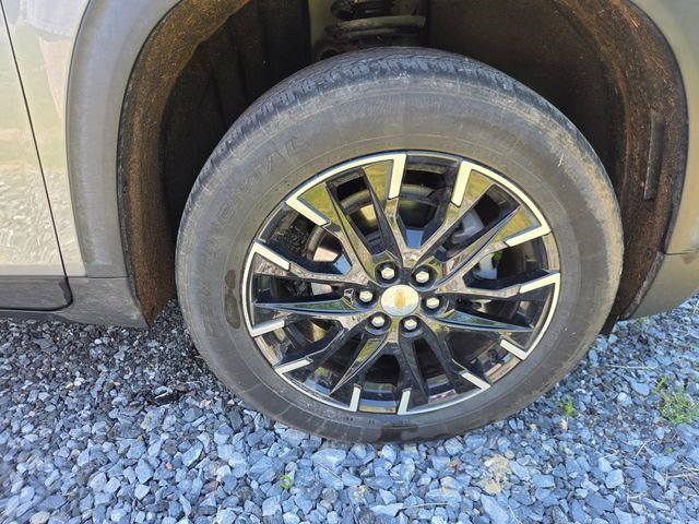 Used 2024 Chevrolet Traverse LT w/ Enhanced Driving Package AWD/4WD image 29