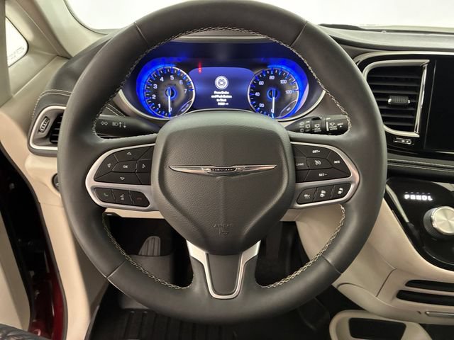 Used 2022 Chrysler Pacifica Touring-L AWD/4WD image 22