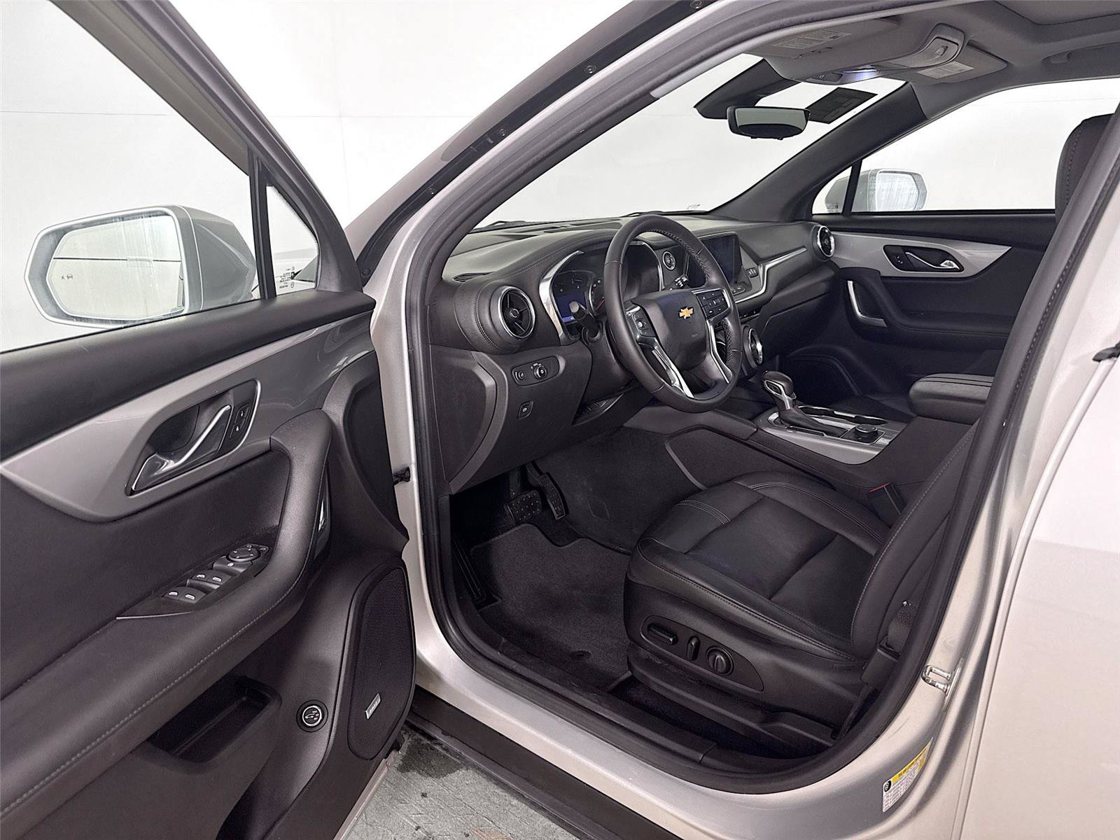 Used 2019 Chevrolet Blazer LT w/ Sun and Wheels Package AWD/4WD image 3