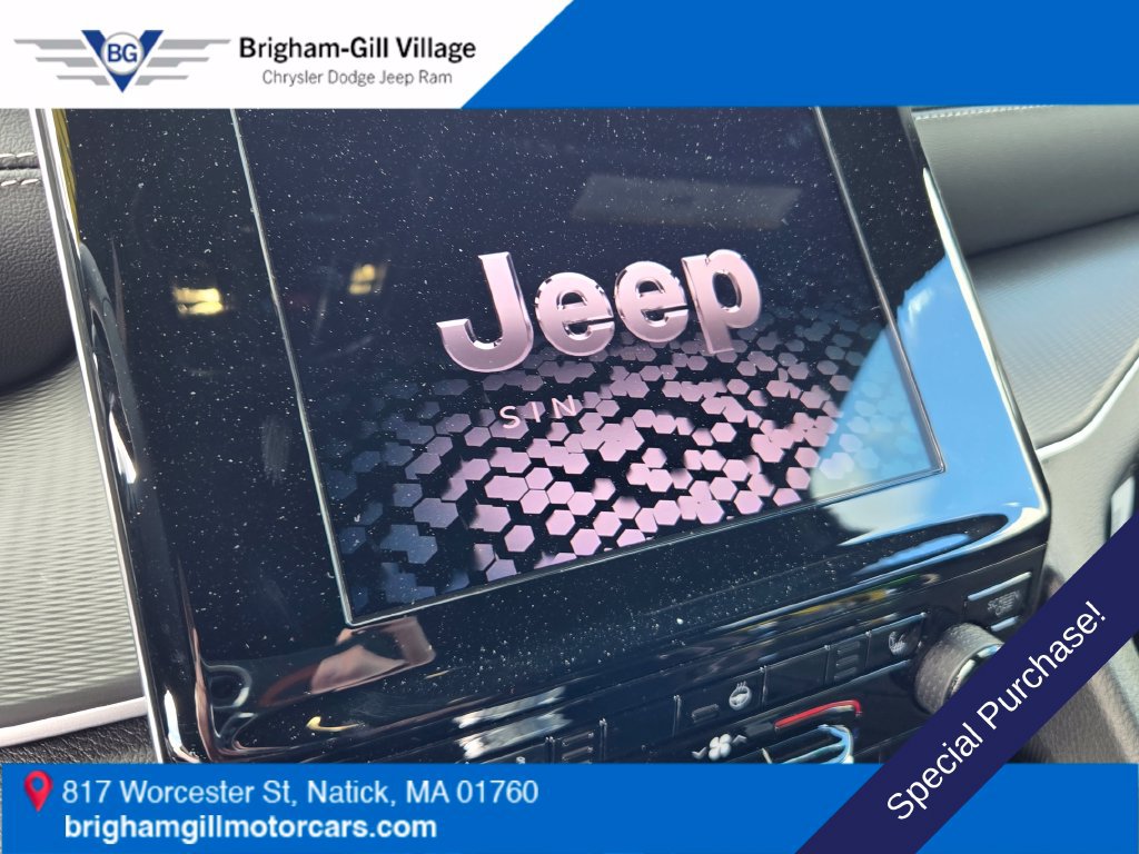Used 2025 Jeep Grand Cherokee Altitude AWD/4WD image 18