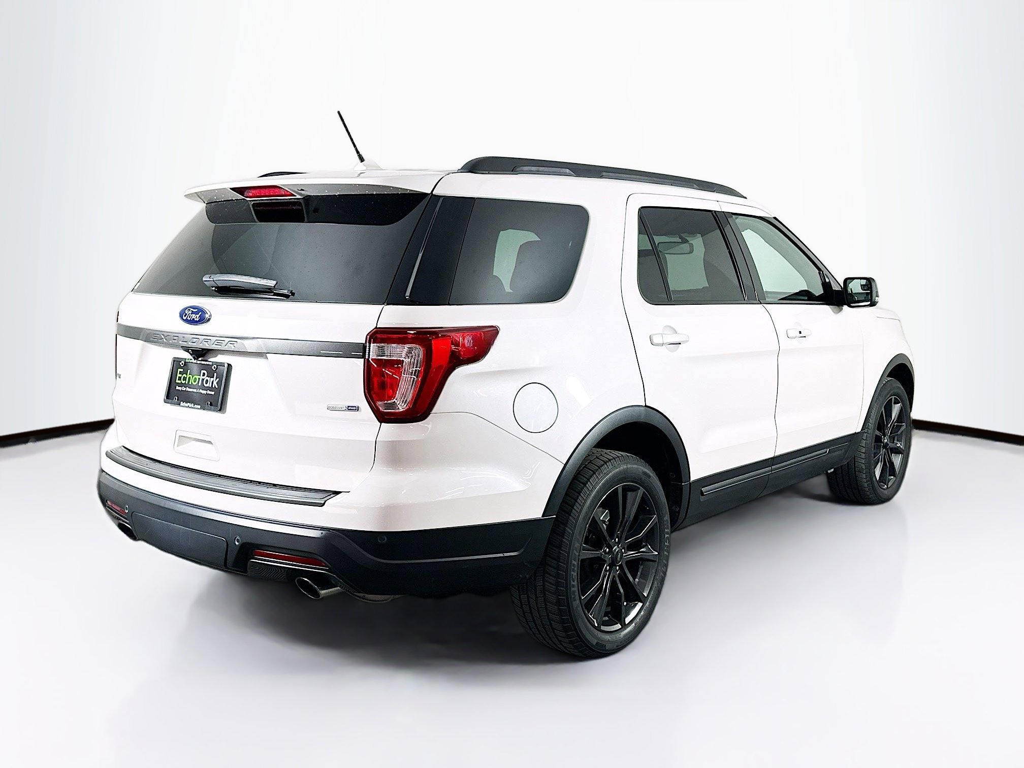 Used 2018 Ford Explorer XLT w/ Equipment Group 202A image 9