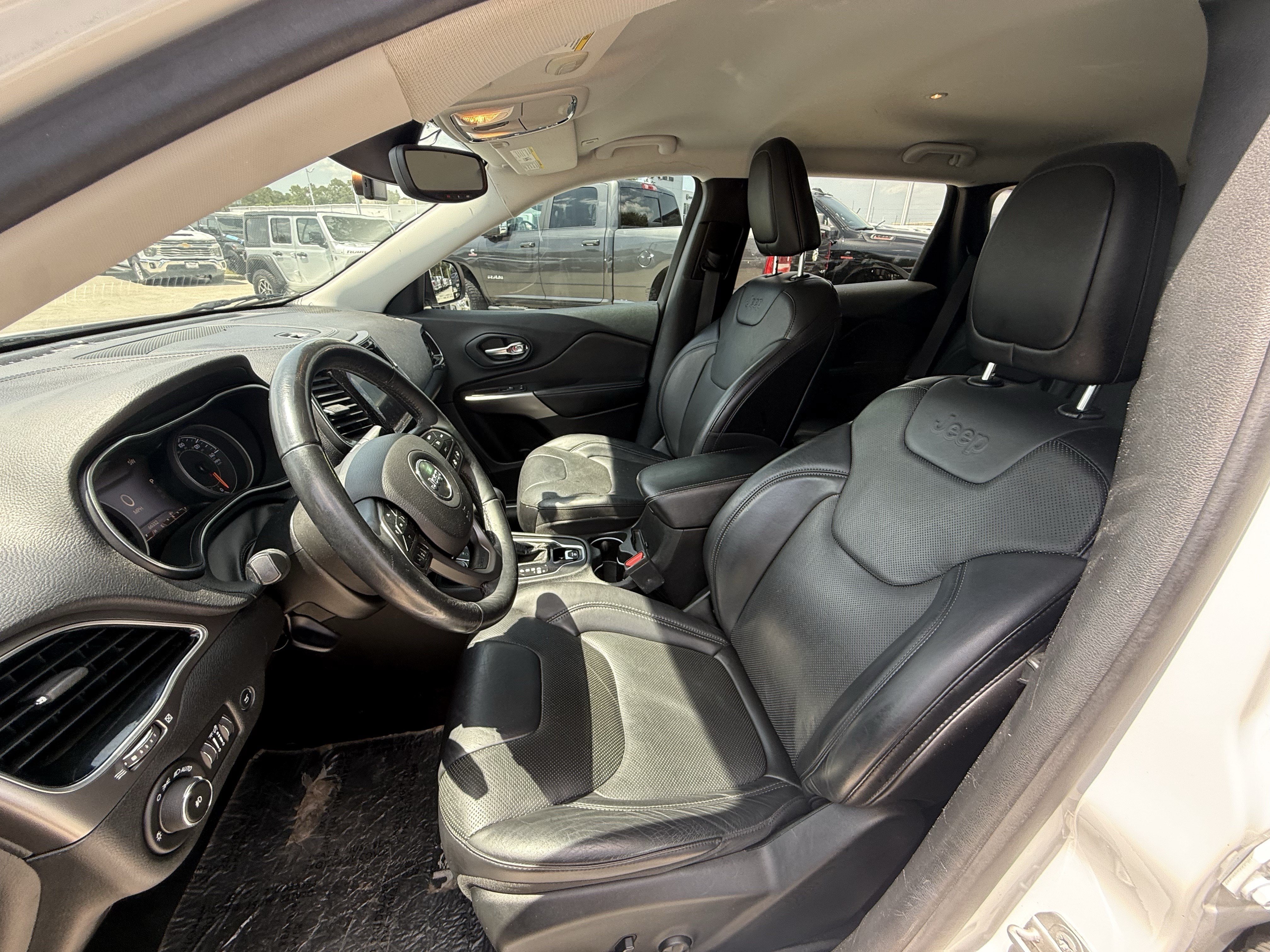 Used 2019 Jeep Cherokee Limited w/ Technology Group AWD/4WD image 28