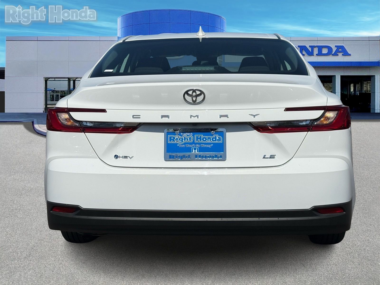 Used 2025 Toyota Camry LE image 6